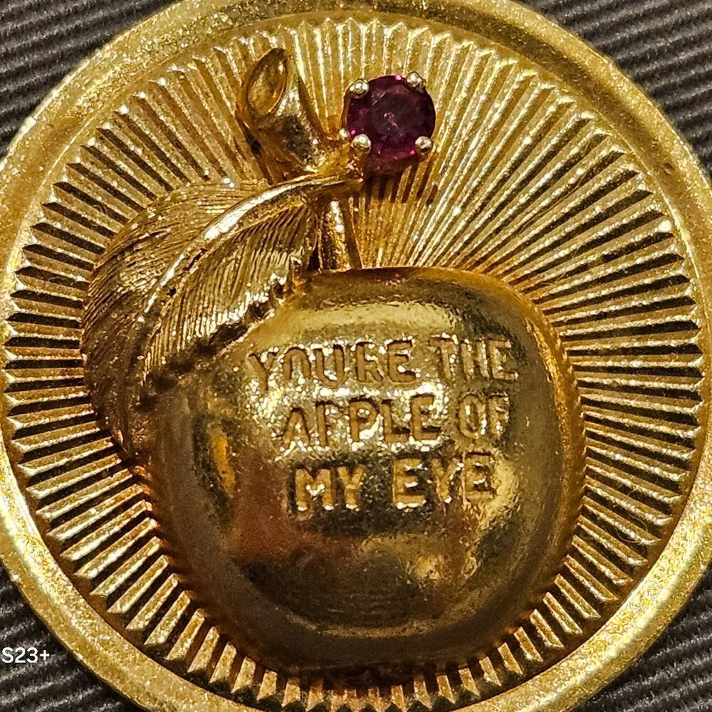 VINTAGE DANKNER APPLE OF MY EYE NEW YORK CITY NYC 14K CHARM PENDANT NECKLACE